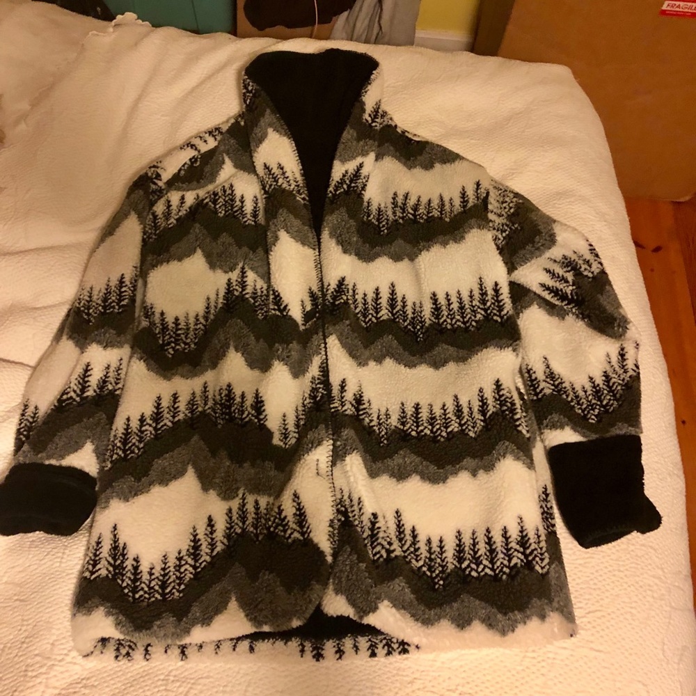 Oversized Black & White Patterned Reversible Fleece Coat